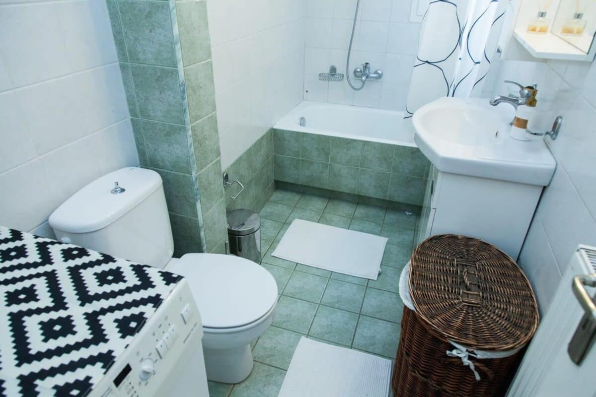 Lovely Apt In Peristeri Athens Ngoại thất bức ảnh